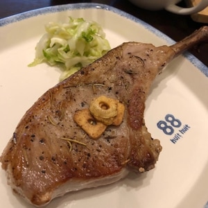 脂が旨い♪豚肉のリブロースステーキ